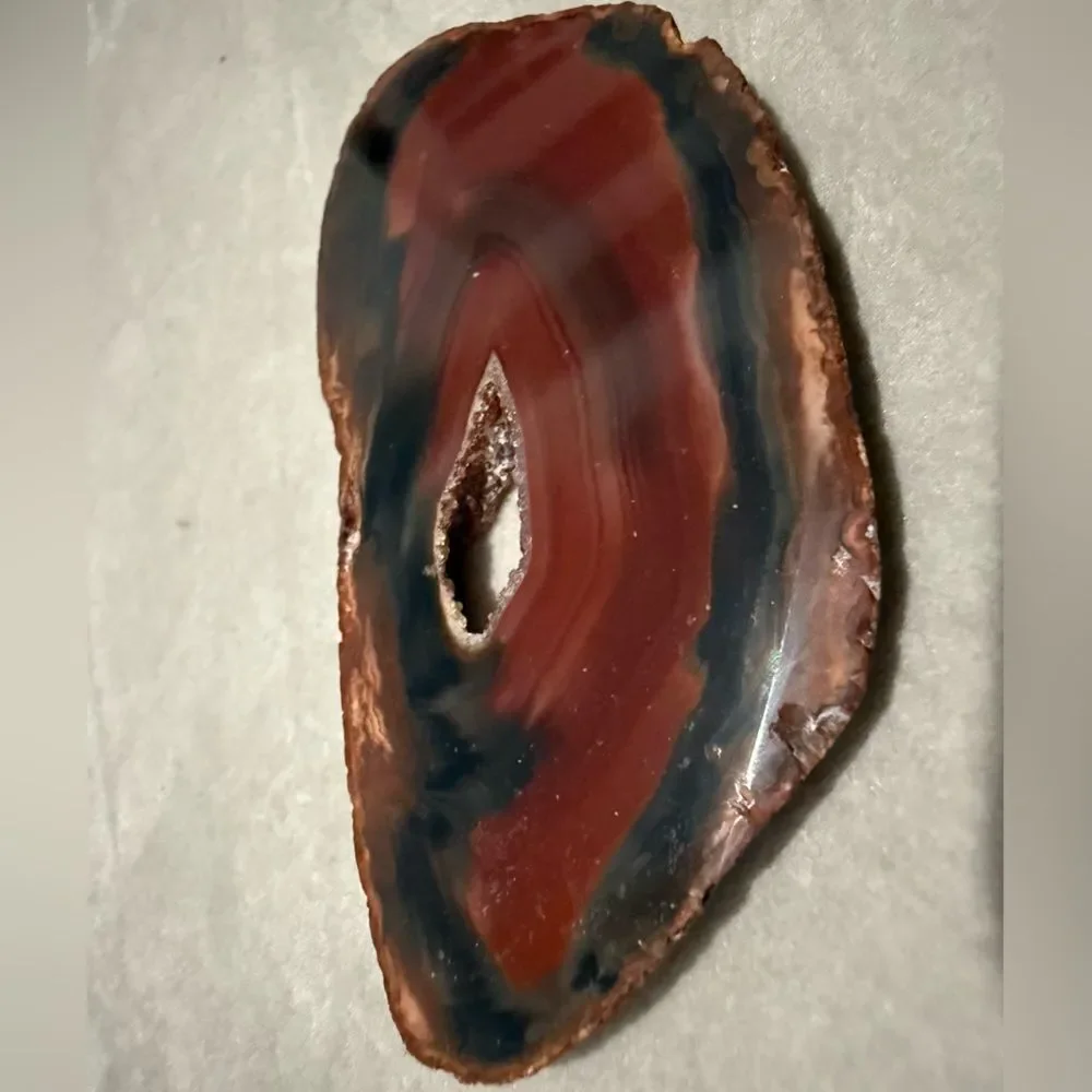 Polished Agate Slice – Natural Crystal Geode with Red & Black Bands